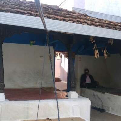 उम्र गुजर रही है अंतहीन चाह में