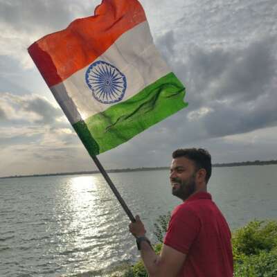 मेरी कलम से किस किस की लिखूँ मैं कुर्बानी।