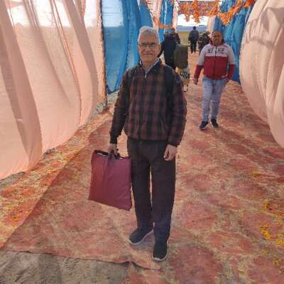 * सामने आ गये *