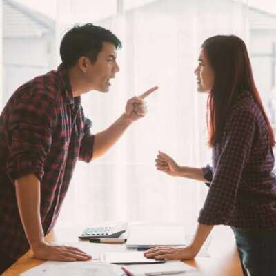 छोटी-छोटी बातों में लड़ते हो तुम।