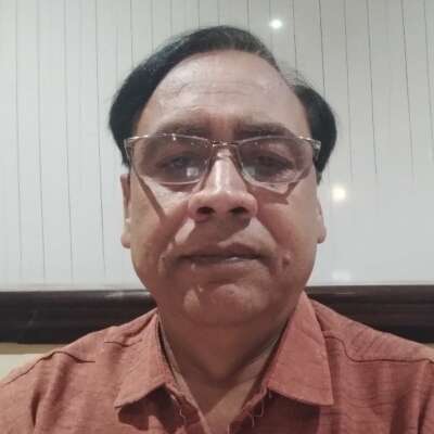 समझता है सबसे बड़ा हो गया।