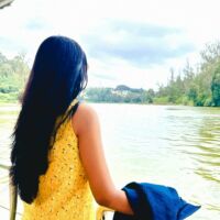 धूप साथ की भ्रम सी निकली, सांझ तो थी अनाथ,