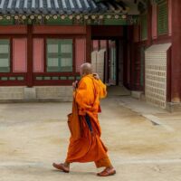 युग युग जिए वो भंते लोग,