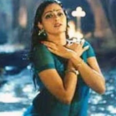 सावन मे नारी।