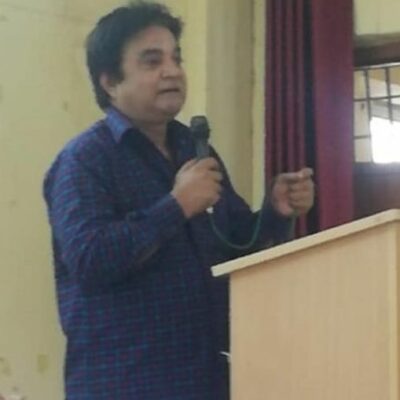 कोई इतना नहीं बलवान