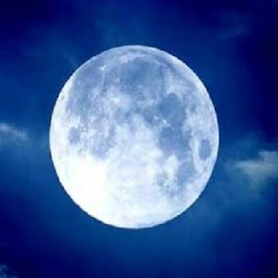 चाँद बहुत अच्छा है तू!