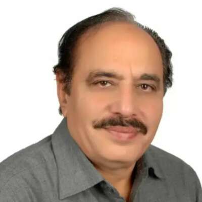 बूढ़ी माँ .....