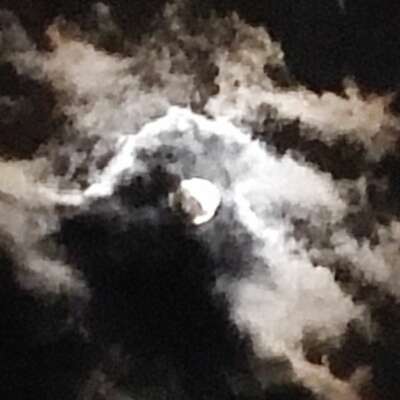 * चांद के उस पार *