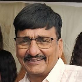 घर की मुर्गी बना दिया