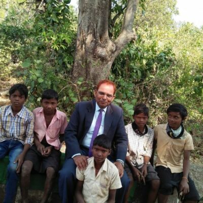 “ इन लोगों की बात सुनो”