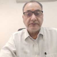 मुझसे मेरा नाम पूछ के