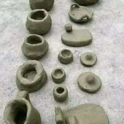 काम पर जाती हुई स्त्रियाँ..