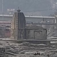 खिलखिलाती नहीं है