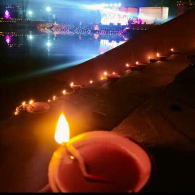 आंधियों से हम बुझे तो क्या दिए रोशन करेंगे