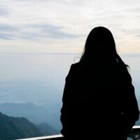 कुछ दर्द बिना दस्तक दिए, चले आते हैं,