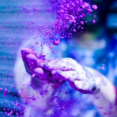 सिन्दूरी रंग की छटा जब छाती, पर्वत श्रृंगी पर फागुन है आती,