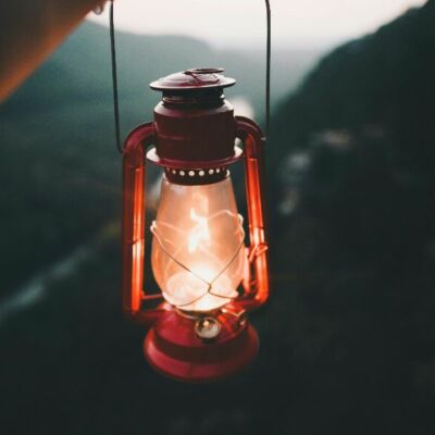 ट्रेन का सफर: उम्मीदों और इरादों की उलझी गुत्थी