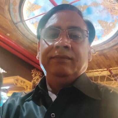 आने वाली नस्लों को बस यही बता देना।