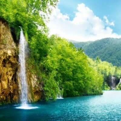 *जाने कौन आता है (गीत)*