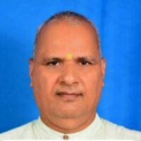 कुत्ते भौंक रहे हैं हाथी निज रस चलता जाता