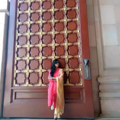 बवंडरों में उलझ कर डूबना है मुझे, तू समंदर उम्मीदों का हमारा ना बन।