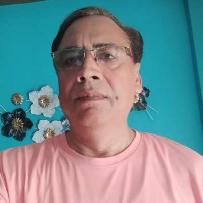 ढोलकों की थाप पर फगुहा सुनाई दे रहे।