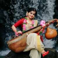 वाणी की देवी वीणापाणी और उनके श्री विगृह का मूक सन्देश (वसंत पंचमी विशेष लेख)