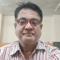 हिंदी कब से झेल रही है