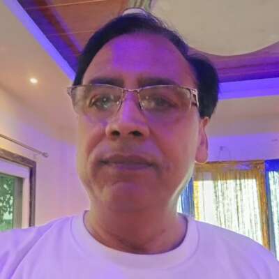 सबकी सलाह है यही मुॅंह बंद रखो तुम।