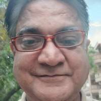 धनिकों के आगे फेल