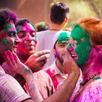 खेलें रंग जीजा साली