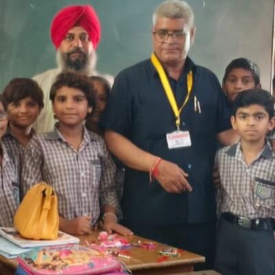 रक्षाबंधन भाई- बहन का प्यार है।