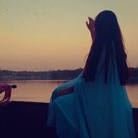 दो राहों पर ठहरी है ज़िन्दगी, पर इन क़दमों की राहों का निर्माण