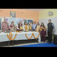 *रामपुर के रत्न भाग 2 का विमोचन डॉक्टर मनोज रस्तोगी के कर-कम