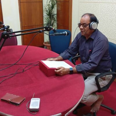 मैं चट्टान हूँ खंडित नहीँ हो पाता हूँ।