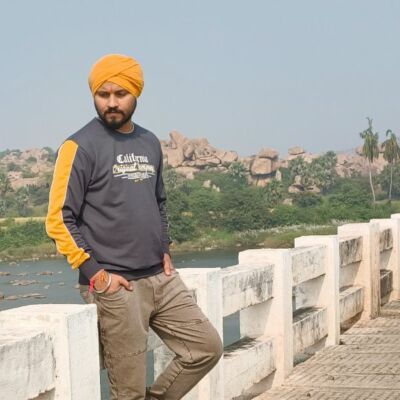 उस गली से जब भी गुजरना होता है.