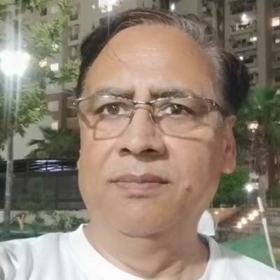 हर तरफ होती हैं बस तनहाइयां।