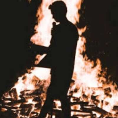 ✍️उत्सव और मातम…