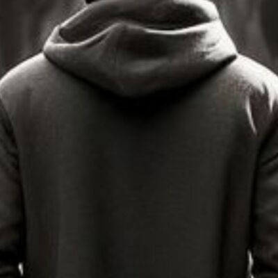 हर शख्स तन्हा